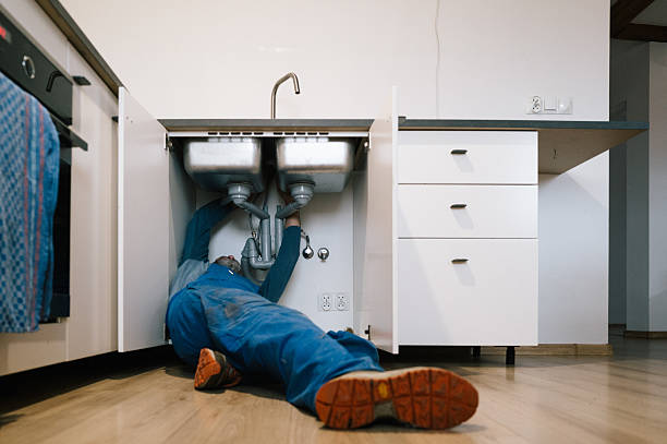 Professional Leak Detection technician working in Crestwood, IL